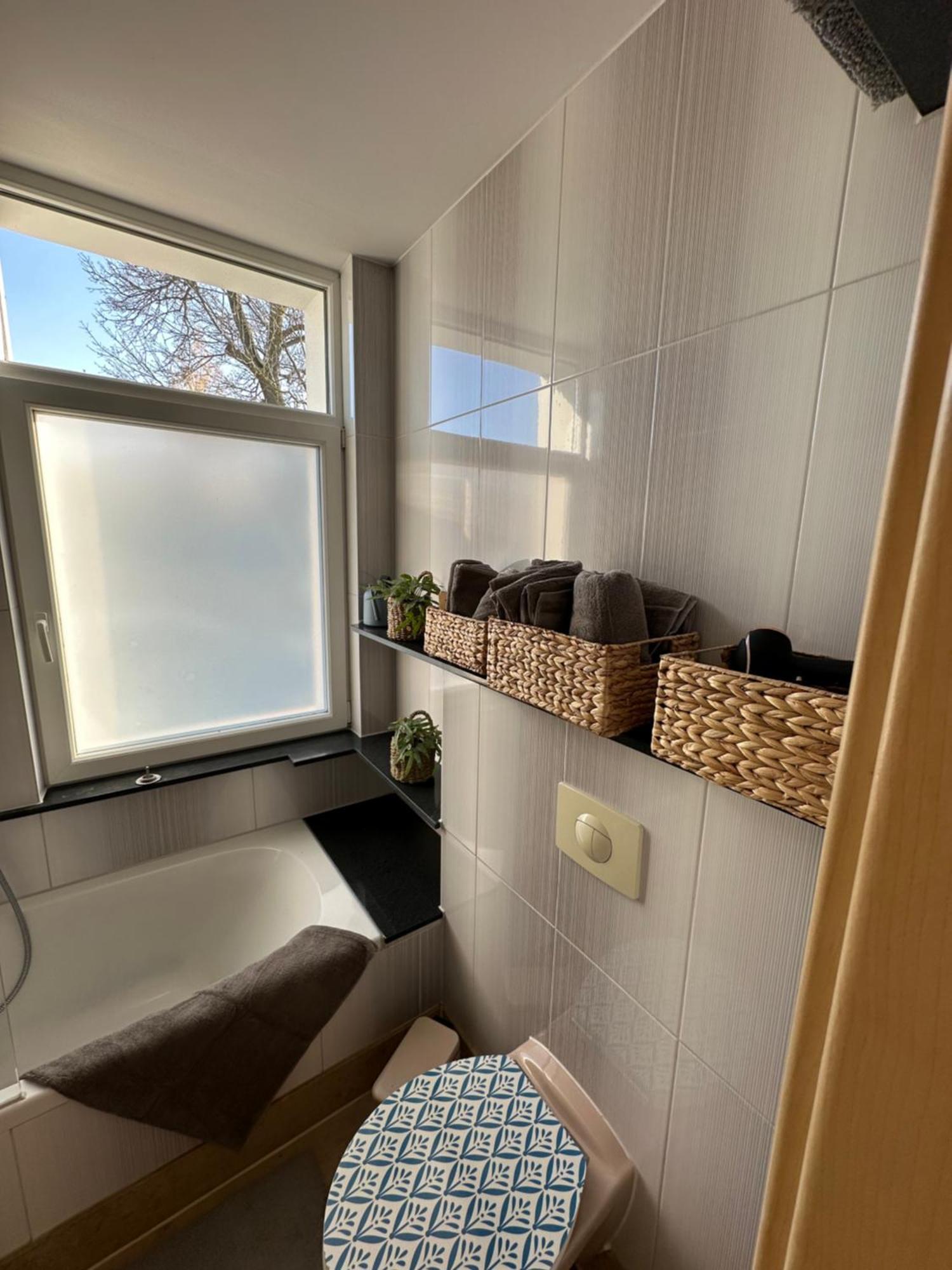 Traumdomizile - Wohnung Am Gruenen Stadtrand เคมนิตซ์ ภายนอก รูปภาพ
